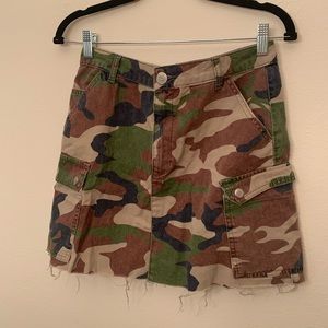 Urban outfitters vintage camo mini skirt. Size M